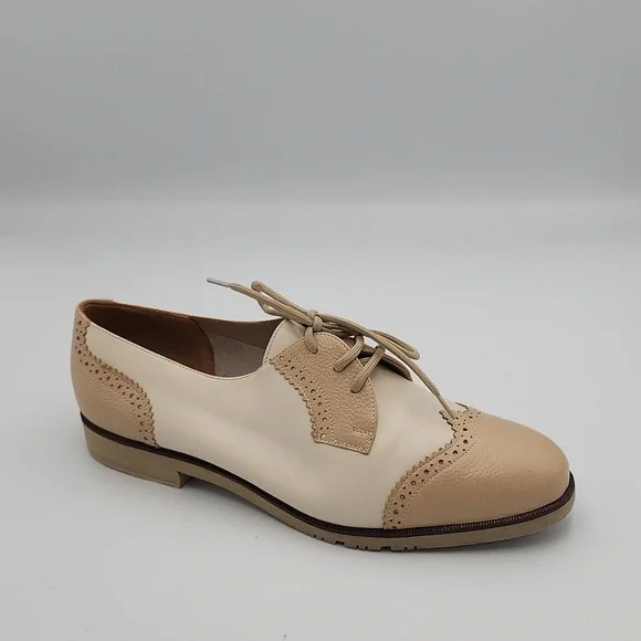 FERRAGAMO Cream & Tan Wingtip Laced Oxfords, Size 6½C - Picture 1 of 7